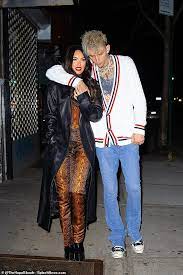 Pete had just wrapped his performance on saturday night live. Machine Gun Kelly Wraps His Arm Around Megan Fox After Saturday Night Live Appearance In New York Daily Mail Online