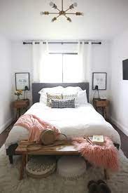 20 Dreamy Bedroom Design Ideas For Young Couple To Try Small Guest Bedroom Guest Bedroom Design Small Apartment Room