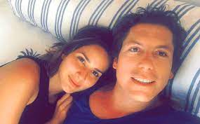 Además pone a juanpis entre la. A Alejandro Riano Por Fin Le Cuajo El Amor Y Ahora Anda Super Enamorado De Esta Churra Tkm Colombia