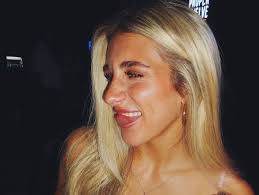 Lena Albright's Instagram, Twitter & Facebook