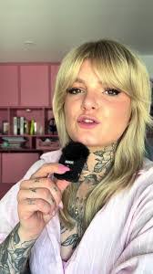 Samantha Suter's Instagram, Twitter & Facebook