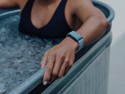 Ein kleiner armreif, der ständig die herzfrequenz misst, und über . The Whoop 4 0 Fitness Tracker Measures Spo2 Pulse And More As A Bracelet Or In Special Clothing Notebookcheck Net News