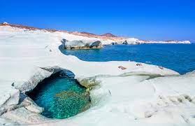 Sarakiniko beach is located on the northern coast of milos, just west of the town of mandrakia. The Sarakiniko Beach Guide Beachgreece Com