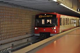 U Bahnen Am Nurnberger Friedrich Ebert Platz Offentliche Verkehrsmittel Friedrich Ebert Bilder