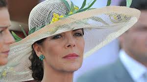 Los 10 mejores looks de invitada de Carolina de Mónaco, del más discreto al  más espectacular