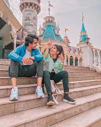 Pin By Covers Stuff On Ashi Khanna Friend Poses Photography Friend Poses Boy And Girl Best Friends