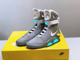 The 1989 sequel sees mcfly and dr emmett doc brown travel to a. Nike Air Mag Back To The Future 2011 Grosse 9 Totes Ebay