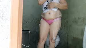 エッチなお母さんは巨乳のエッチなお母さんに誘惑的にシャワーを浴びながら気持ちいい。 - Pornhub.com