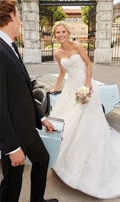 Das label sincerity gehört wie lillian west zum brautmodenhersteller justin alexander. 2oxgugxawrxtwm