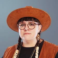 Lisa Schalk's Instagram, Twitter & Facebook