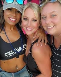 Miranda Arrington's Instagram, Twitter & Facebook