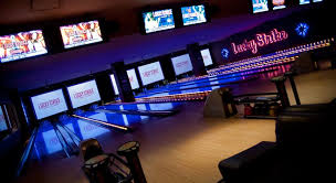 Lucky strike chicago is a 36,000 square foot upscale bowling and billiards lounge, restaurant, bar, and lounge area located on the second floor in the amc movie complex in river east. Lucky Strike Chicago Venue Chicago Get Your Price Estimate