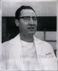 1963 Press Photo Dr Dwight Slater Congo Medical Mission