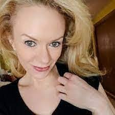 Lidia Hood's Instagram, Twitter & Facebook