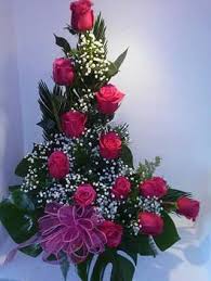 » krizantema • ženski rod (botanika) hrizantema (grč.) на ћирилици: 35 Aranzmani Za Groblje Ideas Funeral Flowers Flower Arrangements Floral Arrangements