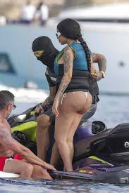 Yailin La Mas Viral sin photoshop: en bikini y con celulitis