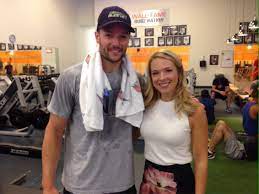She has not disclosed her actual date of birth or other facts. Frederique Guay Pa Twitter Voyez Tard Tvasports Mon Entrevue Avec Le Gardien Jonathan Bernier Oui Il Sera Question D Andersen Leafs