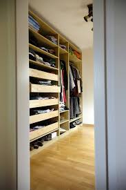 Nicht in jeder wohnung kann gleich ein ganzes zimmer als begehbarer kleiderschrank genutzt werden. Begehbarer Kleiderschrank Der Frauentraum
