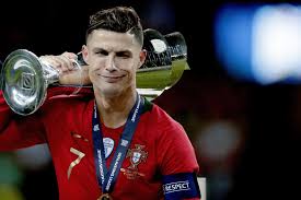 Cristiano ronaldo dos santos aveiro, goih, comm (pronunciación en portugués: Tribuna Expresso Cristiano Ronaldo Contra Os Pessimistas E Com Amor A Selecao Nacional Sinto Me Em Casa Ja Sao 16 Anos E O Entusiasmo E O Mesmo
