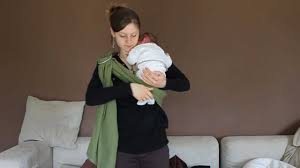 Installation D Un Bebe De 4 Semaines En Sling Kubeba Taiga Retrouvez Nous Sur Portage Bebe Echarpe Porte Bebe Nouveau Ne