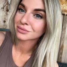 Kayla Ledbetter's Instagram, Twitter & Facebook