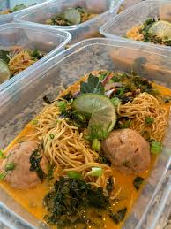 These thai meatballs are loaded with beautiful fresh thai flavours! Thai Chicken Meatball Khao Soi Mealprepsunday