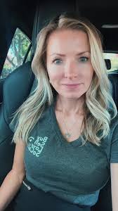 The struggle is real! Trying to get in and out of my car for showings is  quite comical.  ##humor##realtoroftiktok##skirt##realestate##whenclothesdontfit