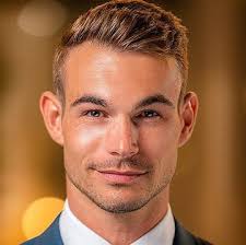 Danny Froger chanteerde al zijn medekandidaten bij de eilandraad van  Expeditie Robinson