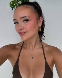 Mia Polk's Instagram, Twitter & Facebook