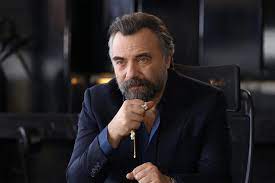 Atv'nin 6 sezondur reyting rekorları kıran dizisi. Oktay Kaynarca Vikipedi