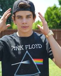 Hayes grier originally rose to fame on vine, where he had accumulated over one million followers. Hayes Grier Age Bio Faces And Birthday
