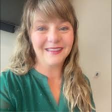 Elisa Savinelli's Instagram, Twitter & Facebook