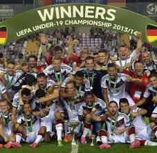 Wer allerdings bereits die europäische trophäe in sachen sexualleben in den händen hält, zeigt eine aktuelle, repräsentative. U19 Europameister So Feierte Der Deutsche Nachwuchs Seinen Titel Bilder Fotos Welt