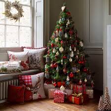 Maybe you would like to learn more about one of these? 32 Interesting Christmas Tree Decoration Ideas