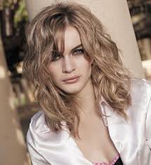 Du gominé légèrement rétro au look de surfer, découvrez trois coupes. Coupe De Cheveux Pour Cheveux Epais Coupe Cheveux Mi Long Coupe De Cheveux Cheveux Mi Long