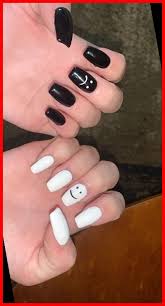 Black And White Nails 30 Halloween Nails Acrylic Simple 2020 Manicura De Unas Manicura Para Unas Cortas Unas Postizas De Gel Learn how to create smiley face nails with cute retro red polka dots made with a dotting tool.