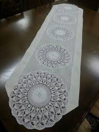 Kumasa Gecirilmis Dantel Modelleri Orgu Or Handmade Table Runner Crochet Home Crochet Table Runner