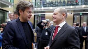 He concentrates his practice on banking, credit and creditor's rights issues, secured transactions, land use and development, and real estate. Rtl Ntv Trendbarometer Habeck Uberholt Scholz Im Kanzlerrennen N Tv De