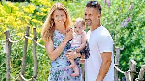 Lucie šafářová (34) a tomáš plekanec (38) se poprvé ruku v ruce objevili na společenské akci. Lucie Safarova Svatba Je Zatim Pozastavena Rozvod Byl Drahy Zena Cz Magazin Pro Zeny