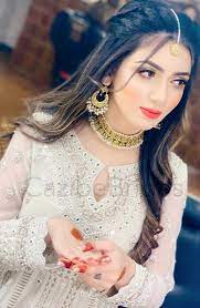 Pin By Nilofaralokozai On Dpzzz World Pakistani Bridal Hairstyles Pakistani Bridal Makeup Long Hair Wedding Styles