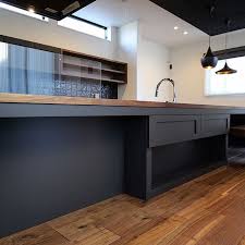 愛知県名古屋市の注文住宅クラシスホーム ウォルナットの天板にダークグレーの框戸 デザインと使い勝手を考えた造作家具のある暮らし ウォルナット 造作カップボード 造作ダイニングキッチン 造作 ウォルナット クラシスホーム