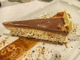 Die dalmatinische inselküche gibt sich mediterran und verführt kulinarisch mit scampi buzara, wolfsbarsch, drachenkopf, köstlichem aal, schwarzem risotto und dem zarten fleisch der lämmer von den salzweiden. Sehenswurdigkeiten Was Man In Split Gesehen Haben Sollte