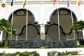 Every room offers a luxurious soaking tub, minibar, and premium bathrobes and slippers. Natural Beauty And Makeup Review Hotel Istana Kuala Lumpur Malaysia