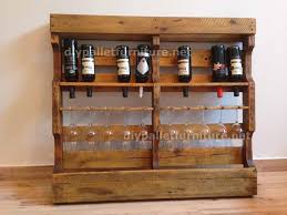 Anleitung Wie Man Ein Weinregal Aus Holz Mit Paletten Machen 2 Mit Bildern Theke Selber Bauen Selber Bauen Paletten Wohnwand Selber Bauen