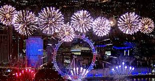 London fireworks on new year's day 2019. New Year S Eve London More Than 100 000 Watch Spectacular Fireworks Display Mirror Online
