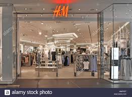 The most imperative aspects taken into consideration during the store design are the store and the display windows. Shopping Mall Am Fruhen Morgen Eingang Interior Design Von H M Kleidung Store Mannequin Zeigt Shopper Unter Den Regalen Westfield Stratford London Uk Stockfotografie Alamy