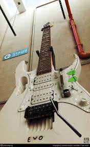 Cgtalk The Audience Will Listen 1990 Gustavo Groppo 3d Famous Guitars Steve Vai Listening