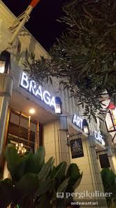 Melintasi jalan braga seolah melintasi kembali sejarah yang menyertai perkembangan kota bandung. Braga Art Cafe Braga Bandung Lengkap Menu Terbaru Jam Buka No Telepon Alamat Dengan Peta