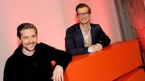 Joko and klaas, two immature boys trying to entertain with idiotic games and bad humor. Prosieben Show Joko Und Klaas Gewinnen Sendezeit Und Uberraschen Mit Einer Botschaft Welt