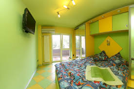 Daca apartamentul 1 se inchiriaza in regim hotelier unei singure persoane, acesteia i se va da uzul exclusiv al intregului apartament care nu se va mai inchiria si altor prsoane simultan. Cazare In Regim Hotelier La Timisoara Razvan Pascu